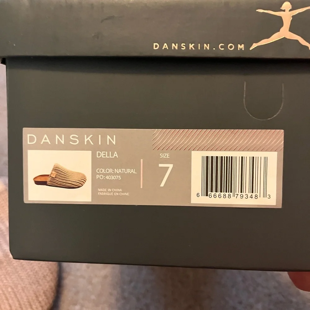🆕 Danskin Della Natural Ribbed Slides tan mules size 7 - Picture 6 of 7